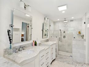 929 Beacon St, Newton MA 02459