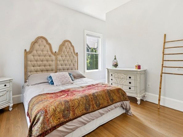 929 Beacon St, Newton MA 02459