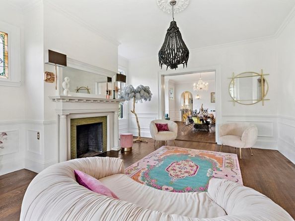 929 Beacon St, Newton MA 02459