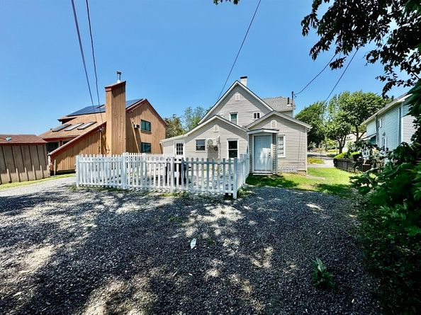 94 Massasoit Rd, Worcester MA 01604