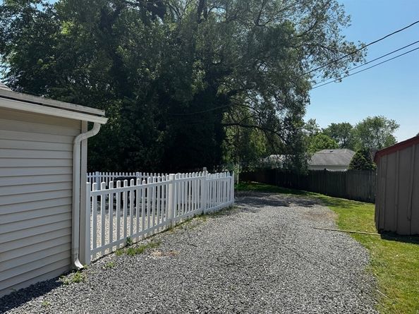 94 Massasoit Rd, Worcester MA 01604