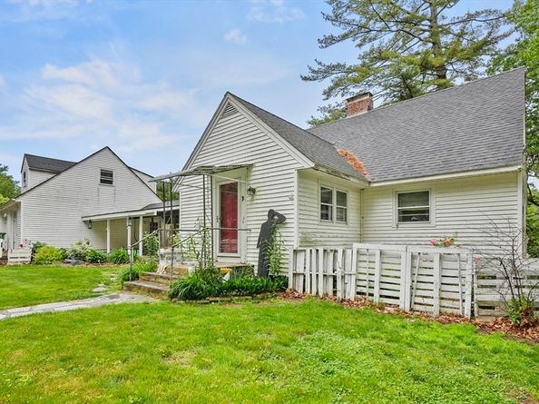 3 Cranberry Meadow Shore Road, Charlton MA 01507