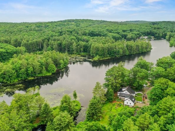 3 Cranberry Meadow Shore Road, Charlton MA 01507