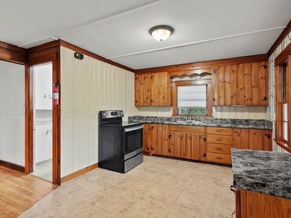 3 Cranberry Meadow Shore Road, Charlton MA 01507