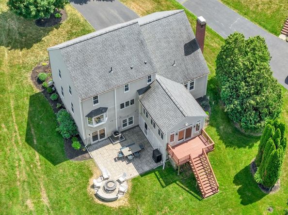 12 Saddle Hill Dr, Northborough MA 01532