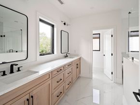 228 Auburn St 228, Newton MA 02466