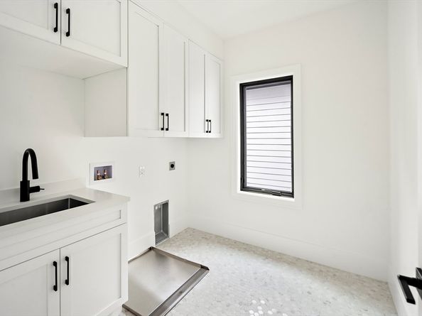 228 Auburn St 228, Newton MA 02466