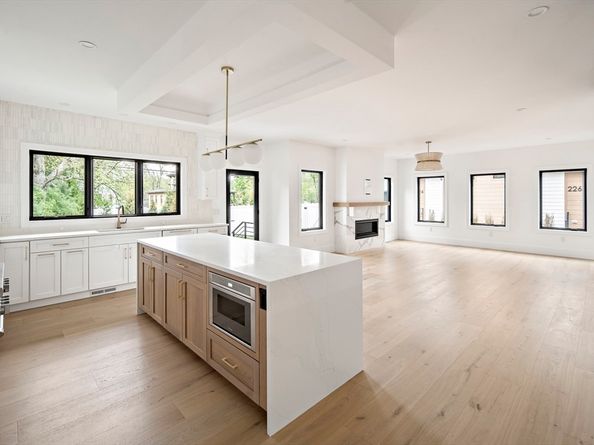 228 Auburn St 228, Newton MA 02466