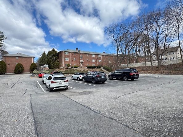 31 Arlington Rd 16, Woburn MA 01801