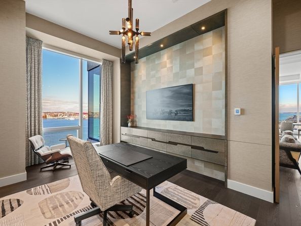 50 Liberty Dr PH1B, Boston MA 02210