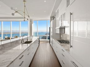 50 Liberty Dr PH1B, Boston MA 02210