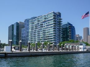 50 Liberty Dr PH1B, Boston MA 02210