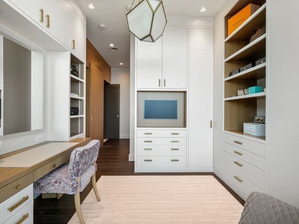 50 Liberty Dr PH1B, Boston MA 02210