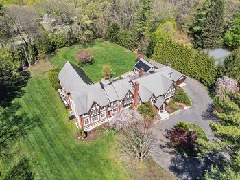 12 Old Meadow Rd