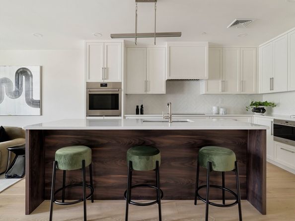 20 Kinmonth Rd 203, Newton MA 02468