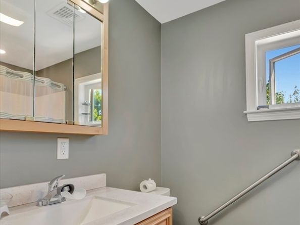 10 Vernon Ave, Hull MA 02045