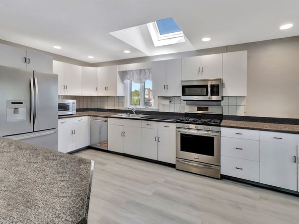 10 Vernon Ave, Hull MA 02045
