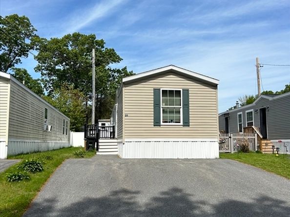 20 Upton St, Tewksbury MA 01876