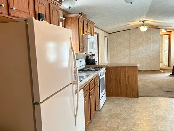 20 Upton St, Tewksbury MA 01876