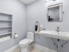 21 Hale 21, Newton MA 02464