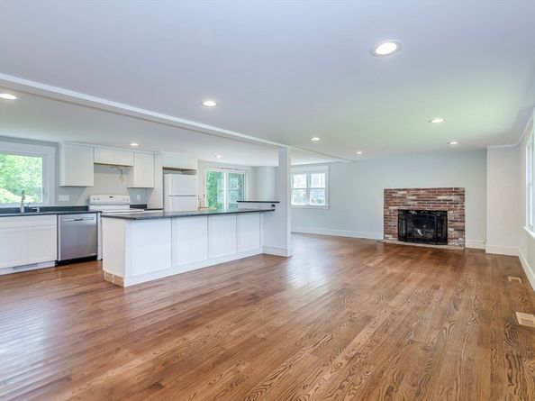 10 Briggs Ln, Marion MA 02738