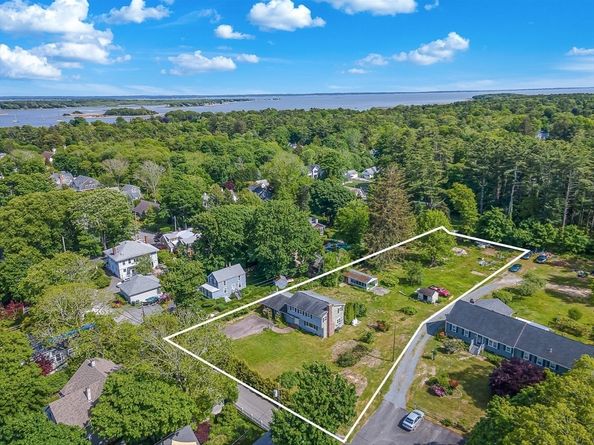 10 Briggs Ln, Marion MA 02738