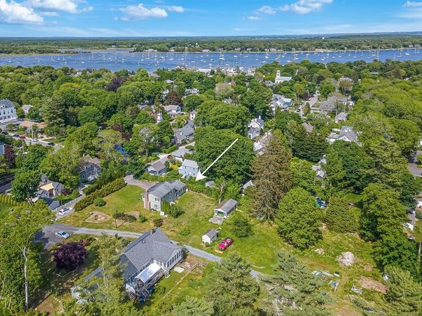 10 Briggs Ln, Marion MA 02738