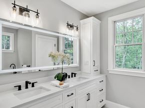18 Heritage Dr, Lexington MA 02420
