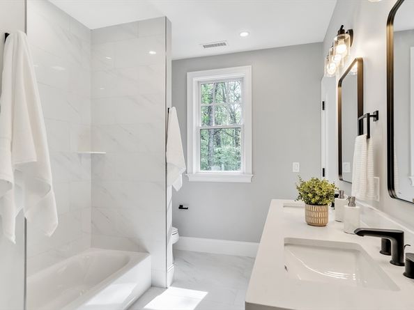 18 Heritage Dr, Lexington MA 02420