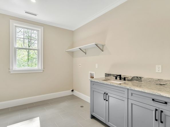 18 Heritage Dr, Lexington MA 02420