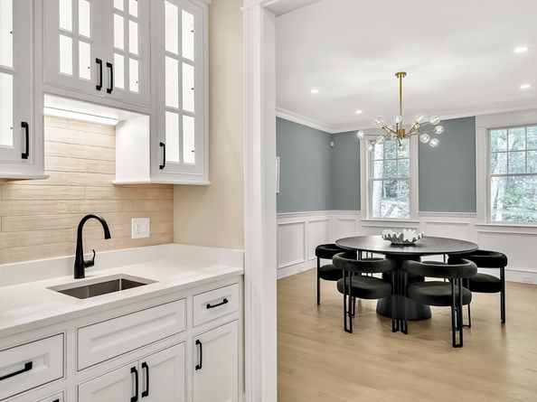 18 Heritage Dr, Lexington MA 02420