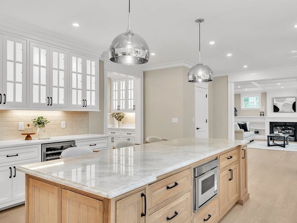 18 Heritage Dr, Lexington MA 02420