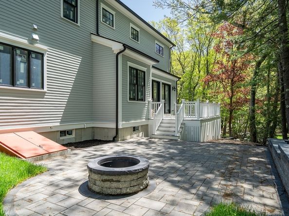 18 Heritage Dr, Lexington MA 02420