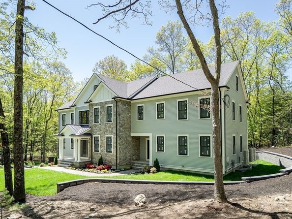 18 Heritage Dr, Lexington MA 02420