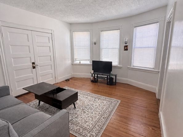 83 Francis St 5, Brookline MA 02446