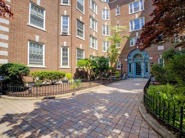 1572 Massachusetts Avenue 41, Cambridge MA 02138