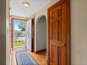 39 School House Ln, Billerica MA 01821