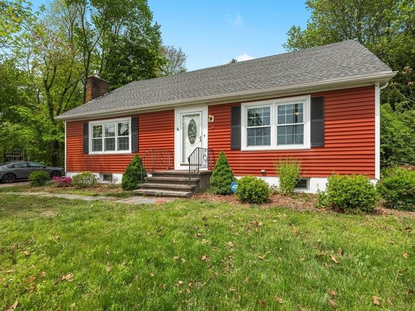 39 School House Ln, Billerica MA 01821