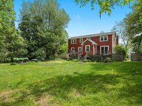 39 School House Ln, Billerica MA 01821
