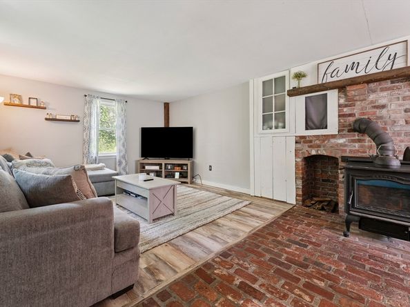 57 Sassawanna Rd, Rutland MA 01543