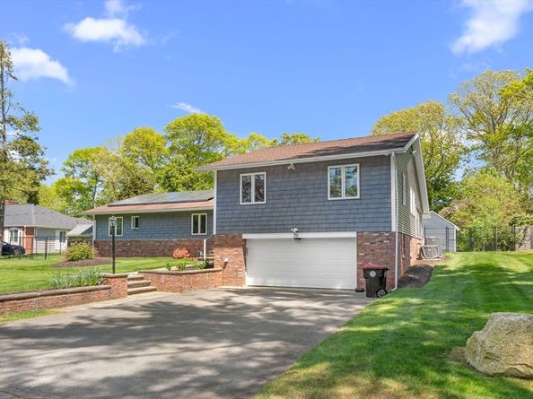 59 Briarcliff Rd, Brockton MA 02301