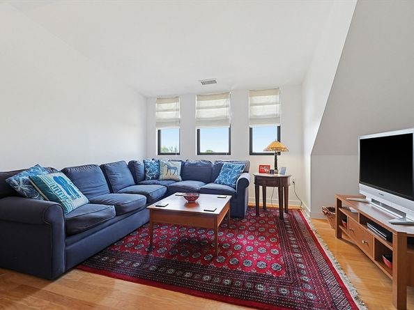 72 Ashland St 410, Malden MA 02148