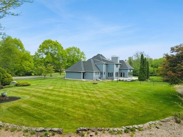 14 Fieldstone Ter, West Bridgewater MA 02379