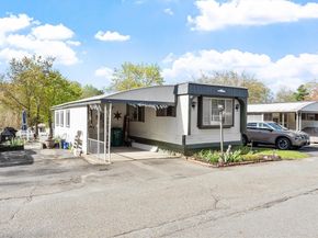 1237 Central St, Leominster MA 01453
