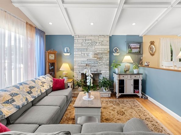 15 Barnes Circle, Salem MA 01970