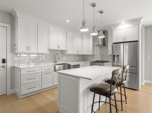 11 Oak Grove Terrace 303, Quincy MA 02169