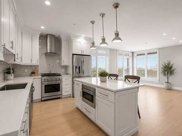 11 Oak Grove Terrace 303, Quincy MA 02169