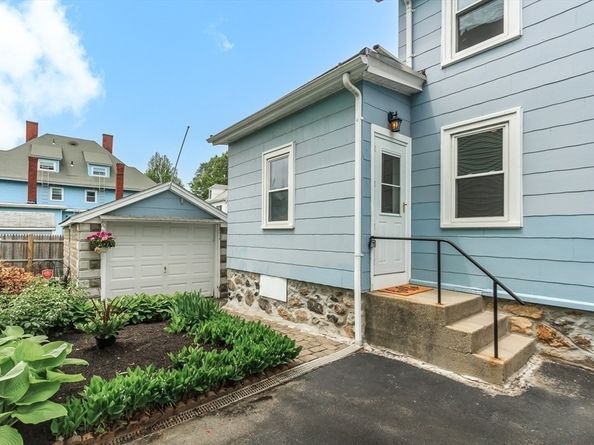 10 Elm Ct, Andover MA 01810