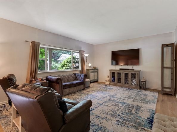15 Conestoga Rd, Lexington MA 02421