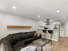 26 W Wyoming Avenue 2D, Melrose MA 02176